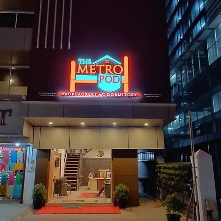 The Metro Pod - Backpackers A/C Dormitory Kochi Екстериор снимка