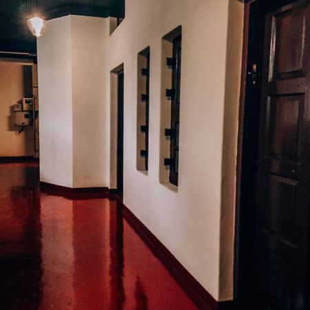 The Metro Pod - Backpackers A/C Dormitory Kochi Екстериор снимка