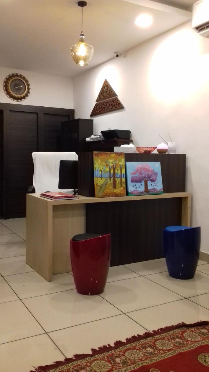 The Metro Pod - Backpackers A/C Dormitory Kochi Стая снимка