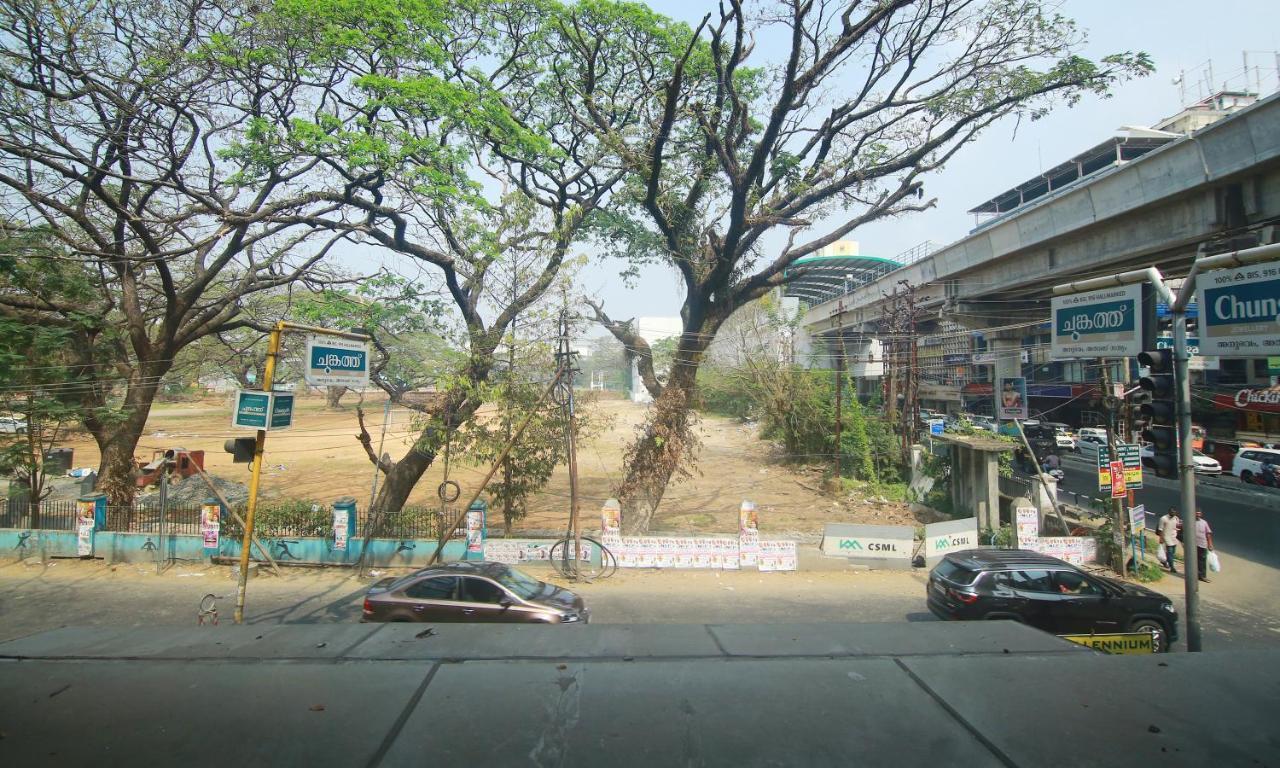 The Metro Pod - Backpackers A/C Dormitory Kochi Екстериор снимка
