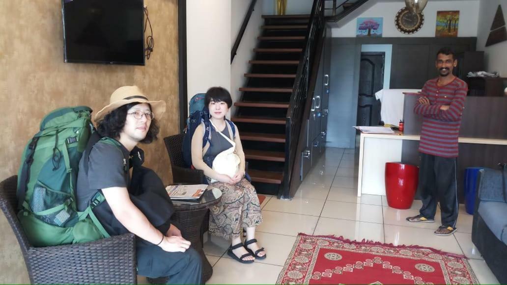 The Metro Pod - Backpackers A/C Dormitory Kochi Екстериор снимка