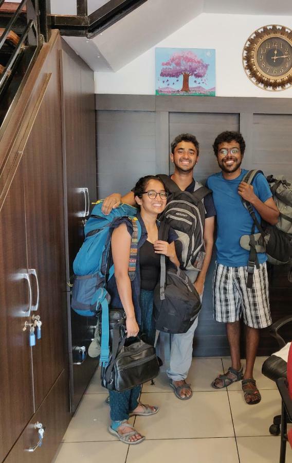 The Metro Pod - Backpackers A/C Dormitory Kochi Екстериор снимка