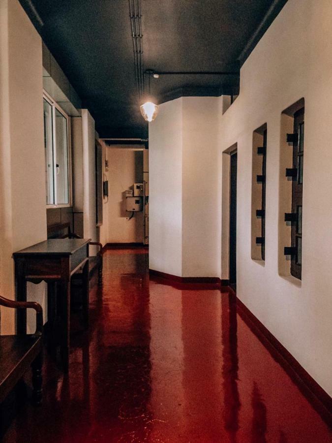 The Metro Pod - Backpackers A/C Dormitory Kochi Екстериор снимка