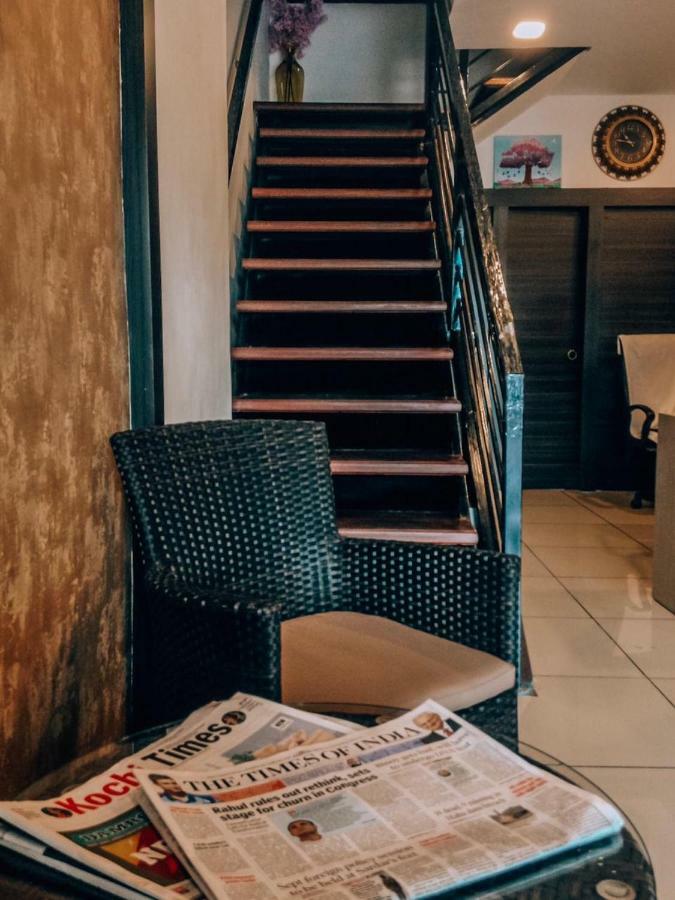 The Metro Pod - Backpackers A/C Dormitory Kochi Екстериор снимка